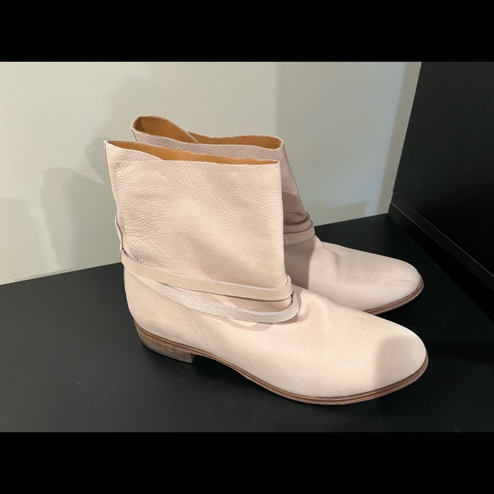Coclico Womens White Leather Boots Size 37/6.5